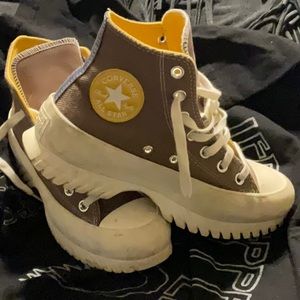 Converse Chuck Taylor All Star Lugged 2.0 Hi Sneakers. Size men 5/ women 7